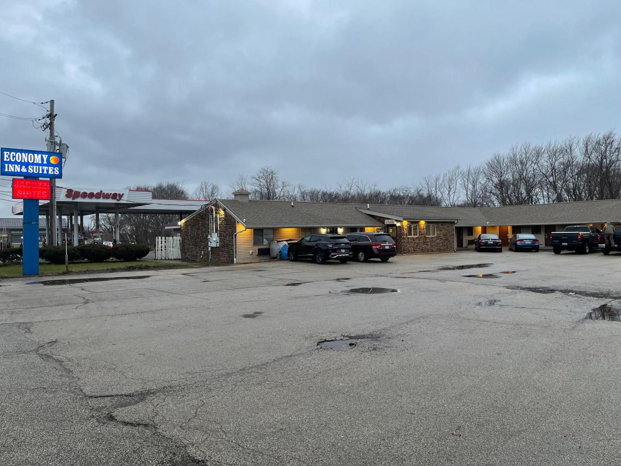 Economy Inn & Suites Ащабюла Екстериор снимка