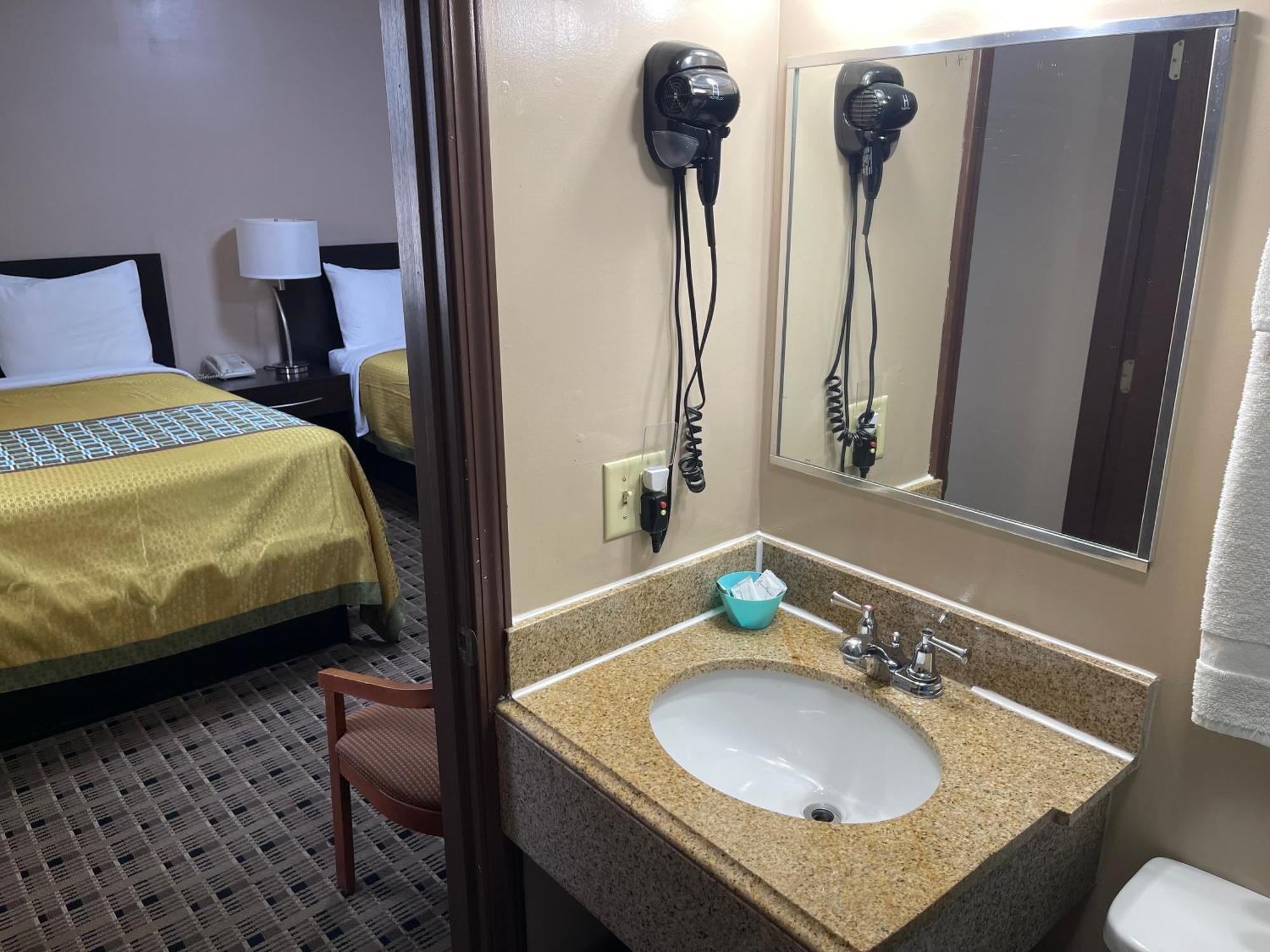 Economy Inn & Suites Ащабюла Екстериор снимка